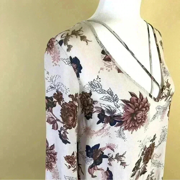 Free People Floral Rayon Cross Strap Bell Sleeve Shift Tunic Blouse Size XS - Picture 3 of 16